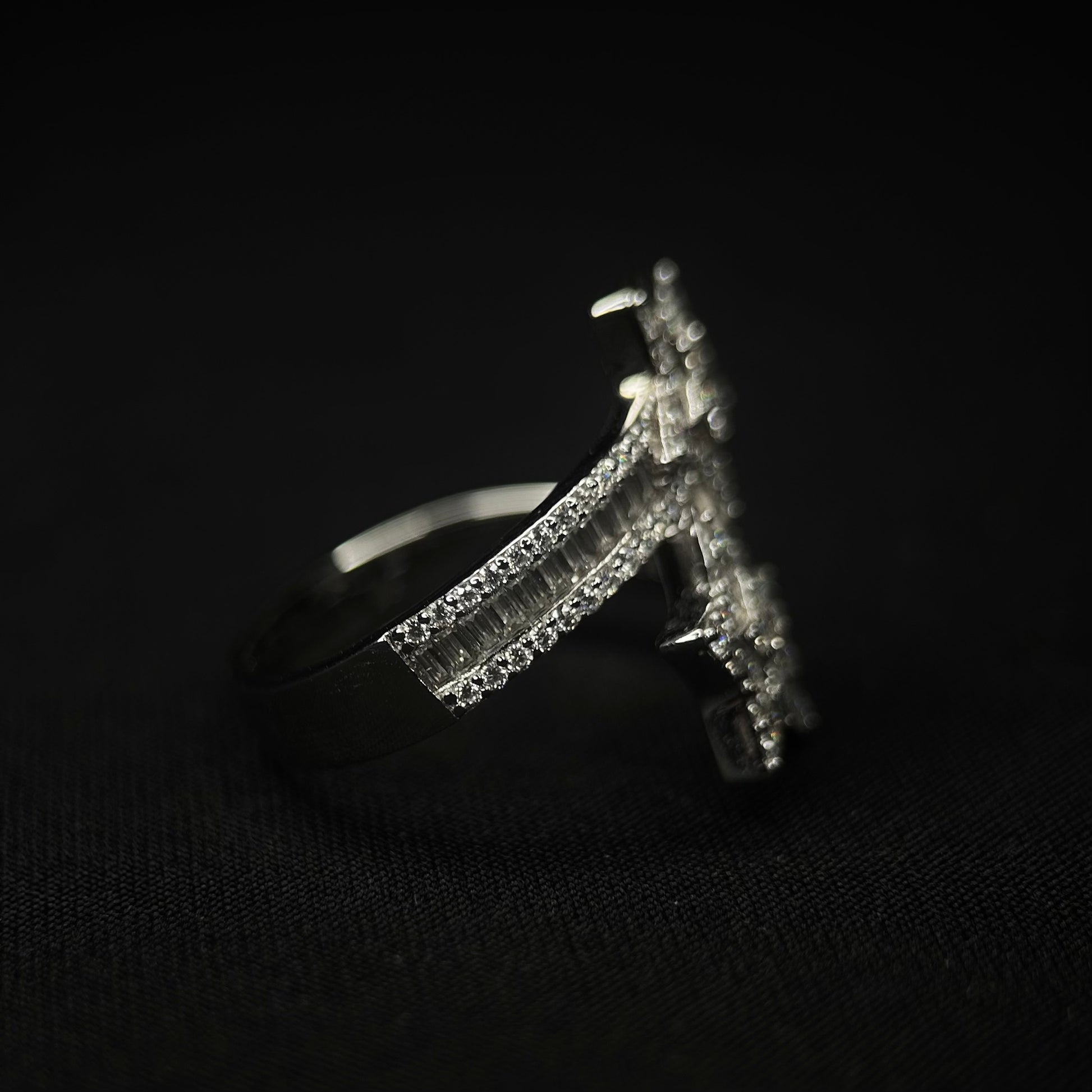 VVS Baguette Shooting Star Ring