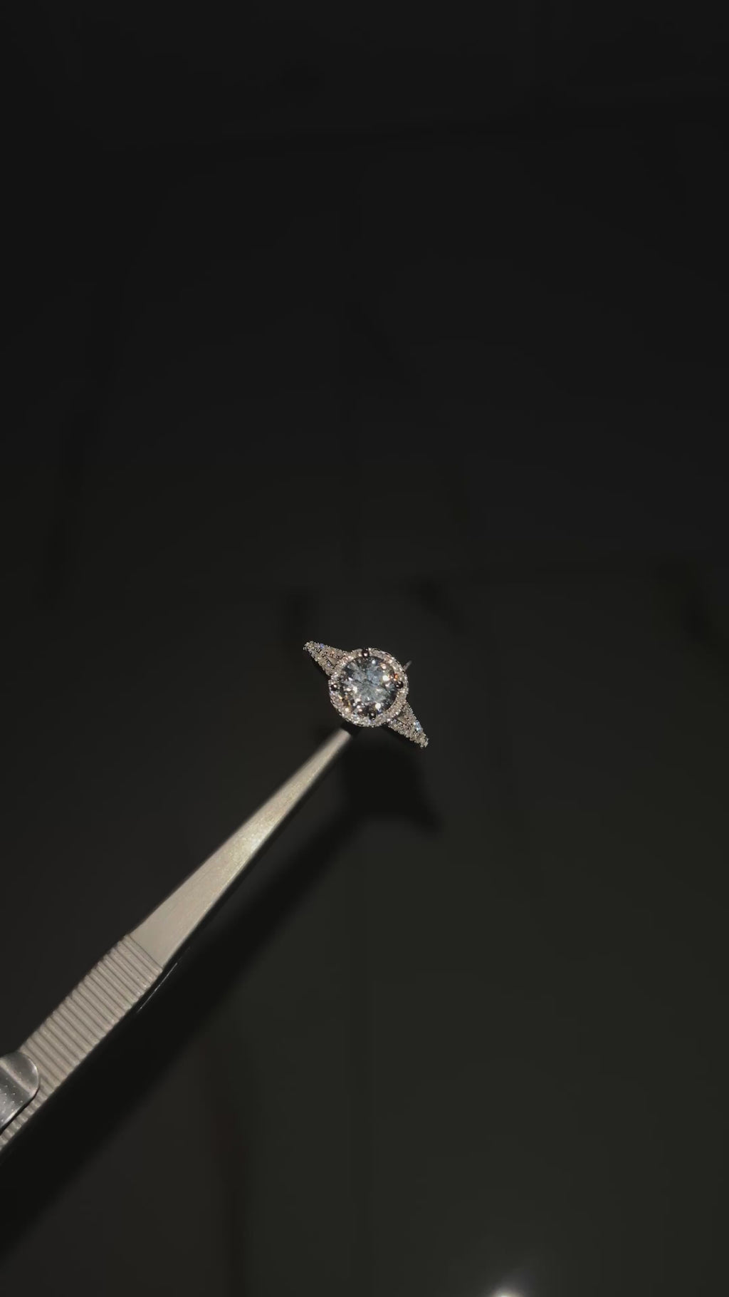 7.5MM VVS Round Cut Halo Ring